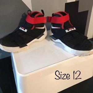 Boys Lebron James-Nike sneakers